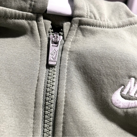 Nike Boys Large (6-7) Sportswear Club Fleece Full-Zip Hoodie & Jogger Pant Set - Picture 12 of 14